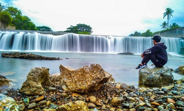 1. Pantai Padang, 2. Jembatan Siti Nurbaya, 3. Pantai Pasir Jambak, 4. Air Terjun Lembah Anai, 5. Tugu Perbatasan Padang, 6. Pantai Nirwana Padang, 7. Batu Malin Kundang, 8. Pulau Parsupahan, 9. Taman Budaya Sumbar, 10. Pantai Caroline, 11. Miniatur Mekkah Mini, 12. Pulau Sikuai, 13. Pulau Cubadak, 14. Museum Adityawarman, 15. Pemandian Lori Lubuk Minturun, 16. Sitinjau Lauik, 17. Air Terjun Lubuk Hitam Tiga Tingkat, 18. Taman Siti Nurbaya, 19. Pantai Arta Sungai Limau, 20. Kolam Renang ABG, 21. Bendungan Niagara, 22. Danau Cimpago, 23. Pantai Katapiang, 24. Jembatan Anai, 25. Pulau Sirandah, 26. Tugu Perdamaian Muaro Lasak, 27. Masjid Raya Sumatera Barat, 28. Mifan Waterpark, 29. Taman Melati, 30. Kolam Renang UNP, 31. Kolam Renang Teratai, 32. Kolam Renang Adzkia, 33. Plaza Andalas, 34. Basko Grand Mall, 35. Christine Hakim Idea Park, 36. Damar Plaza, 37. Danau Singkarak, 38. Lubuak Tampuruang, 39. Pasar Lubuk Buaya, 40. Air Terjun Nyarai