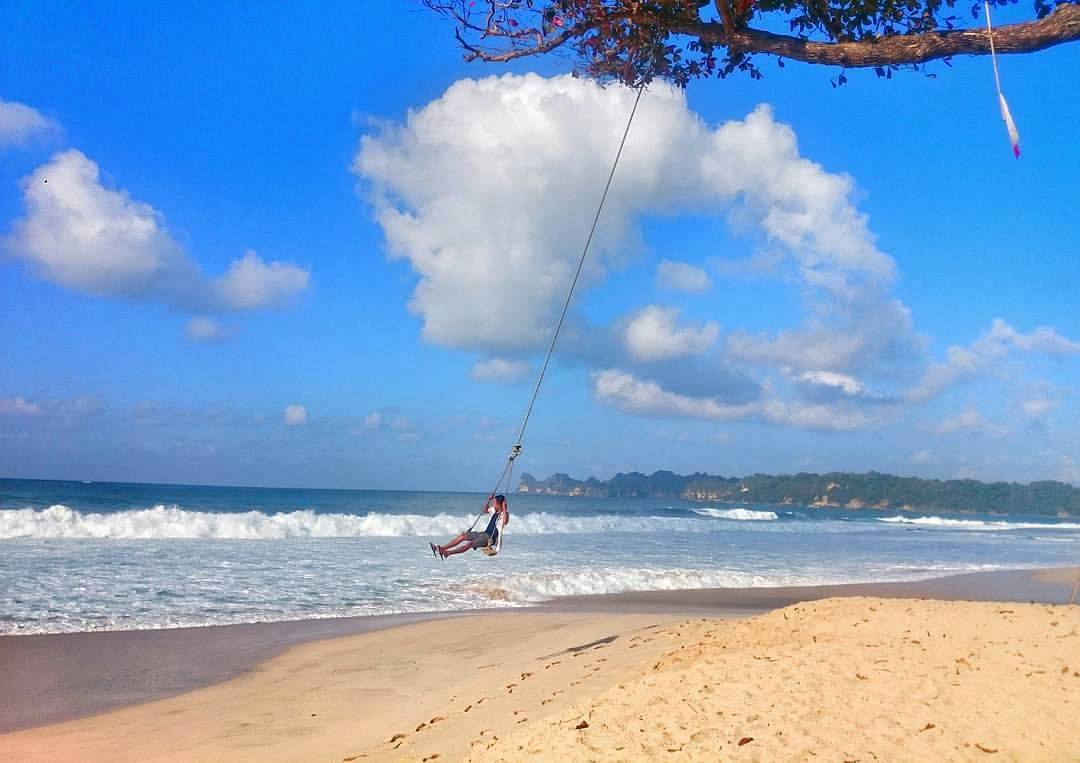 Harga Tiket Masuk, Penginapan, Mengenal Pantai, Rute Menuju Lokasi, Sejarah Singkat, Eksotisme, Aktifitas Menyenangkan, Akses Jalan, Fasilitas Yang Ada, Pesona Pantai Sendiki, Ombak Yang Merdu, Tips Berlibur