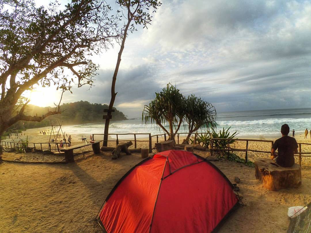 Harga Tiket Masuk, Penginapan, Mengenal Pantai, Rute Menuju Lokasi, Sejarah Singkat, Eksotisme, Aktifitas Menyenangkan, Akses Jalan, Fasilitas Yang Ada, Pesona Pantai Sendiki, Ombak Yang Merdu, Tips Berlibur