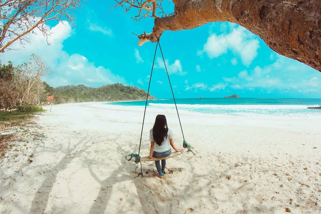 Harga Tiket Masuk, Penginapan, Mengenal Pantai, Rute Menuju Lokasi, Sejarah Singkat, Eksotisme, Aktifitas Menyenangkan, Akses Jalan, Fasilitas Yang Ada, Pesona Pantai Sendiki, Ombak Yang Merdu, Tips Berlibur