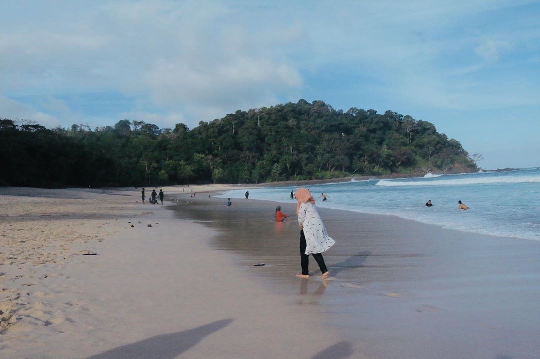 Harga Tiket Masuk, Penginapan, Mengenal Pantai, Rute Menuju Lokasi, Sejarah Singkat, Eksotisme, Aktifitas Menyenangkan, Akses Jalan, Fasilitas Yang Ada, Pesona Pantai Sendiki, Ombak Yang Merdu, Tips Berlibur