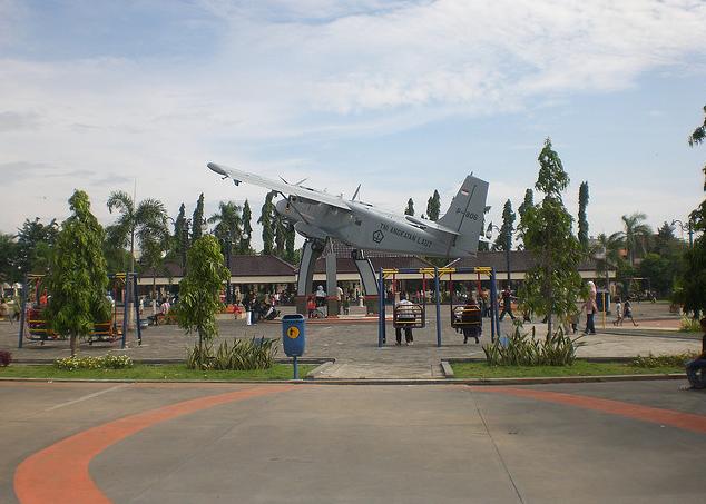 1. Desa Sendang Duwur, 2. Pantai Kutang, 3. Waduk Gondang, 4. Bendungan Babat, 5. Goa Maharani, 6. Monumen Van Der Wijck Lamongan, 7. Makam Sunan Drajat, 8. Museum Sunan Drajat Lamongan, 9. Pantai Kodok, 10. Pantai Brondong, 11. Mazola, 12. Gunung Pegat, 13. Makam Dewi Sekardadu, 14. Sendang Brumbun, 15. Masjid Sendang Duwur, 16. Alun-Alun Kota Lamongan, 17. Wisata Bahari Lamongan, 18. Wego Lamongan, 19. Sukodadi Carnival, 20. Gunungmas Tugu Mantup