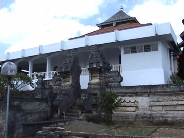 1. Desa Sendang Duwur, 2. Pantai Kutang, 3. Waduk Gondang, 4. Bendungan Babat, 5. Goa Maharani, 6. Monumen Van Der Wijck Lamongan, 7. Makam Sunan Drajat, 8. Museum Sunan Drajat Lamongan, 9. Pantai Kodok, 10. Pantai Brondong, 11. Mazola, 12. Gunung Pegat, 13. Makam Dewi Sekardadu, 14. Sendang Brumbun, 15. Masjid Sendang Duwur, 16. Alun-Alun Kota Lamongan, 17. Wisata Bahari Lamongan, 18. Wego Lamongan, 19. Sukodadi Carnival, 20. Gunungmas Tugu Mantup