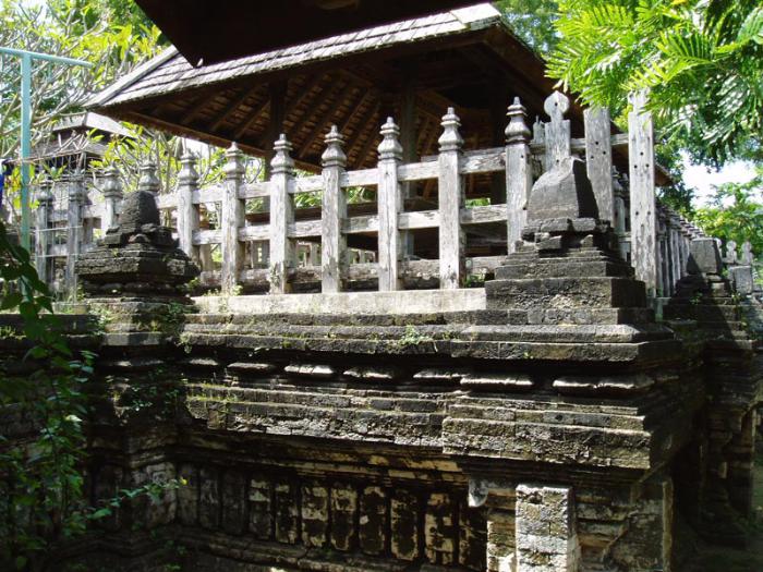 1. Desa Sendang Duwur, 2. Pantai Kutang, 3. Waduk Gondang, 4. Bendungan Babat, 5. Goa Maharani, 6. Monumen Van Der Wijck Lamongan, 7. Makam Sunan Drajat, 8. Museum Sunan Drajat Lamongan, 9. Pantai Kodok, 10. Pantai Brondong, 11. Mazola, 12. Gunung Pegat, 13. Makam Dewi Sekardadu, 14. Sendang Brumbun, 15. Masjid Sendang Duwur, 16. Alun-Alun Kota Lamongan, 17. Wisata Bahari Lamongan, 18. Wego Lamongan, 19. Sukodadi Carnival, 20. Gunungmas Tugu Mantup