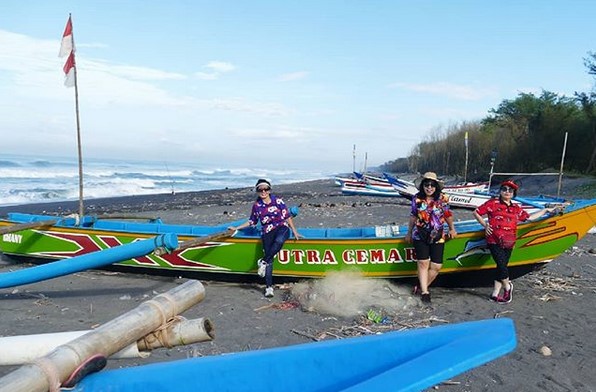 Harga Tiket Masuk, Kondisi Saat ini, Asal Usul Mitos, Terpikat Kecantikannya , Jalan Menuju Lokasi, Pantai Cemara Sewu