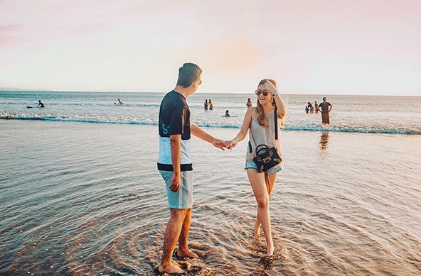 Foto baru pantai kuta bali hotel murah di dekat wisata bintang 3 4 5 hot jalan turis deskripsi sejarah video depan turis suasana turis indonesia berjemur bule pinggir tepi yang harga tiket masuk alamat sunset pinggir peta pemandangan depan jalan villa lokasi keindahan daerah suasana penginapan denpasar nama mercure cari wanita daftar view terbaik tempat harris letak objek lihat malam hari kotor dewata youtube balangan badung grand istana rama gambar legian tempo dulu, Sejarah , Wisata Yang Elok, Wisata Kuliner , Dipijat Hingga Tato, Video Timelapse Sunset, Penangkaran Penyu , Naik Dokar , Bali Slingshot dan Bermain Layang Layang, Monumen Ground Zero, Harga Tiket Masuk , Fasilitas , Transport dan Akomodasi