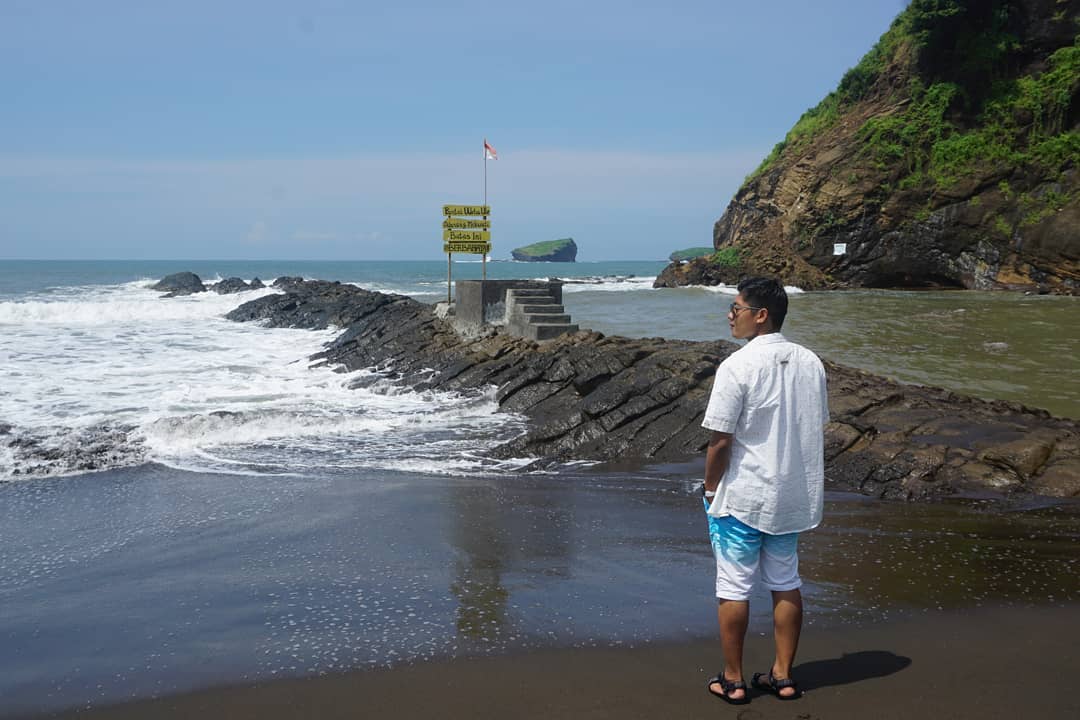 Harga Tiket Masuk, Asal Usul Sejarah, Keindahan dan Potensi, Lokasi Pantai, Jalan Menuju Pantai