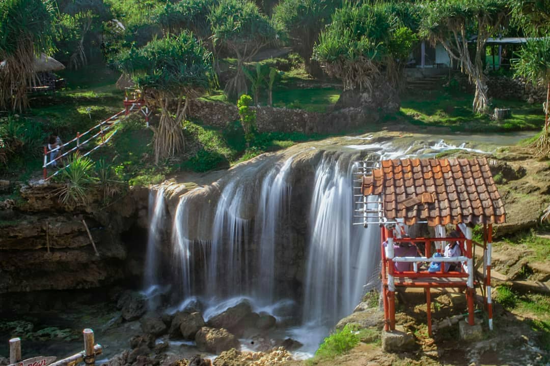 Harga Tiket Masuk, Primadona Pariwisata, Rute Menuju Lokasi, Pesona Daya Tarik , Fasilitas, Penginapan Atau Hotel