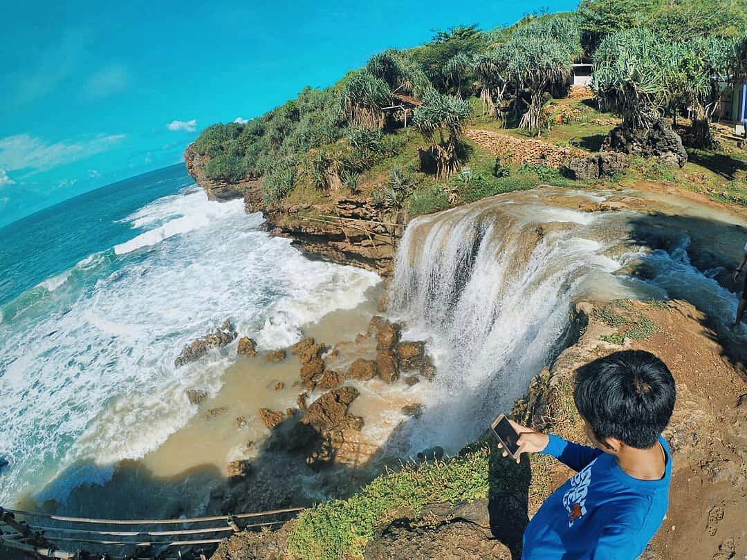 Harga Tiket Masuk, Primadona Pariwisata, Rute Menuju Lokasi, Pesona Daya Tarik , Fasilitas, Penginapan Atau Hotel