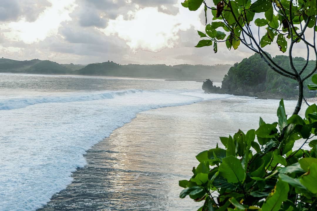 Harga Tiket Masuk, Misteri Desa, Keindahan Pantai , Menelan Korban?, Rute Menuju Pantai , Asal Usul Mistis