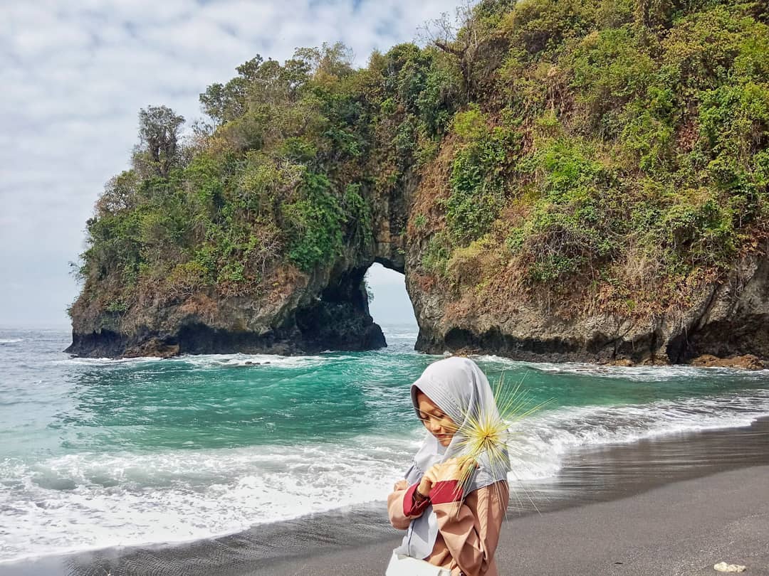 Harga Tiket Masuk, Potensi Alam, Rute Menuju Lokasi, Daya Tarik, Sejarah Asal Usul 
