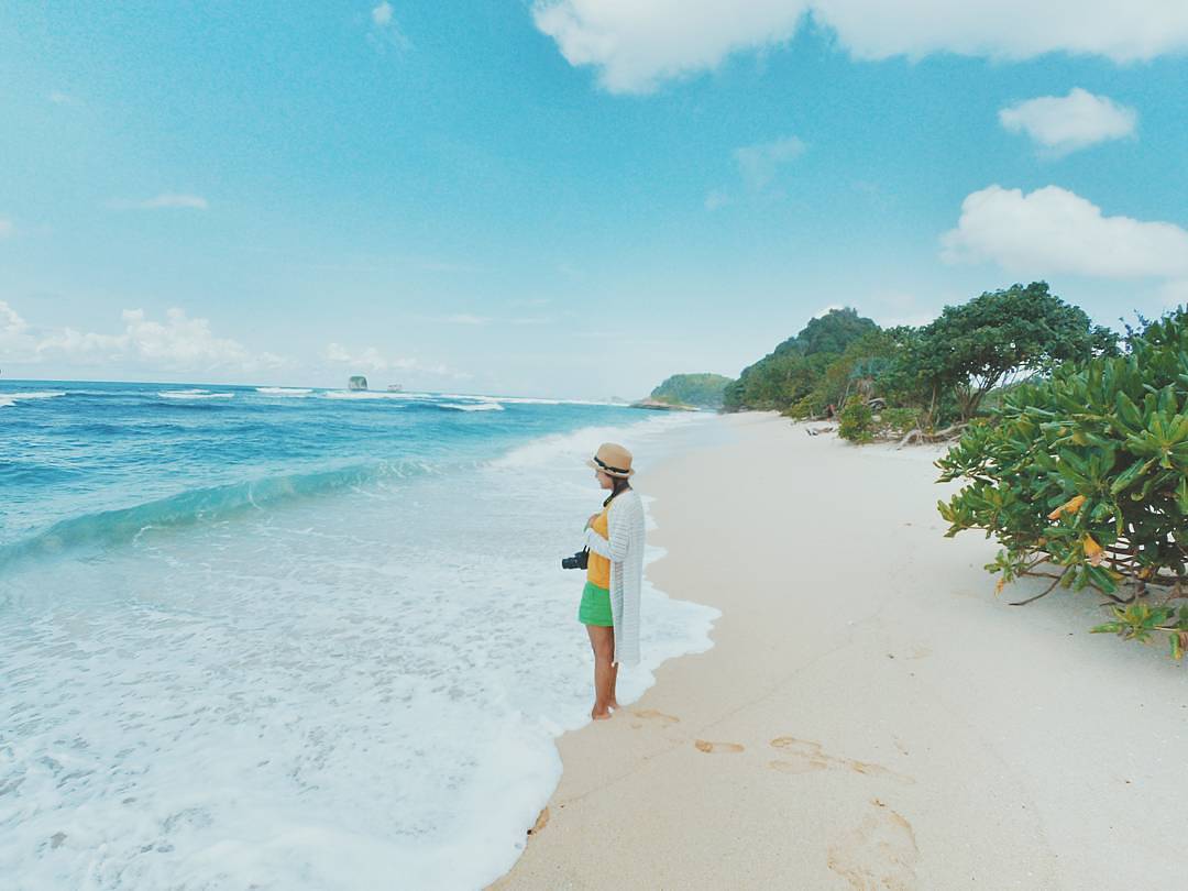 Harga Tiket Masuk, Keindahan Pantai, Tips Mengunjungi , Penginapan , Yang Harus Dibawa , Fasilitas, Rute Menuju Lokasi