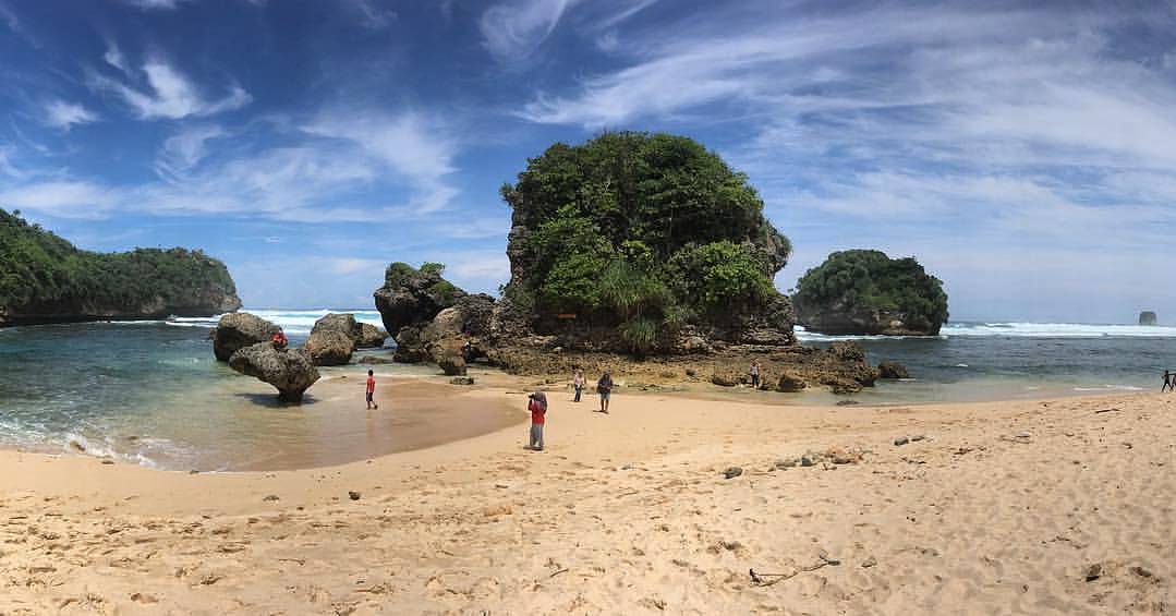 Harga Tiket Masuk, Keindahan Pantai, Tips Mengunjungi , Penginapan , Yang Harus Dibawa , Fasilitas, Rute Menuju Lokasi