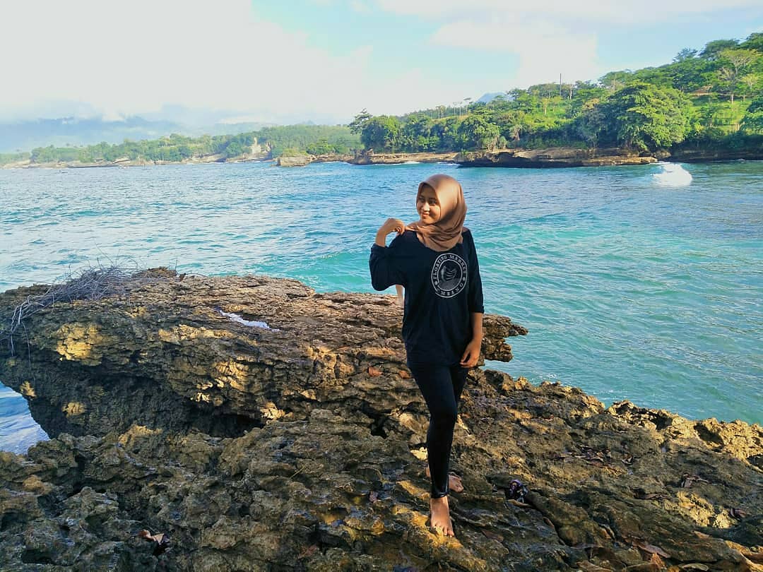 Harga Tiket Masuk, Fasilitas Yang Ada, Mengenal Lokasi, Akses dan Lokasi, Keunikan Pantai, Kegiatan Menarik
