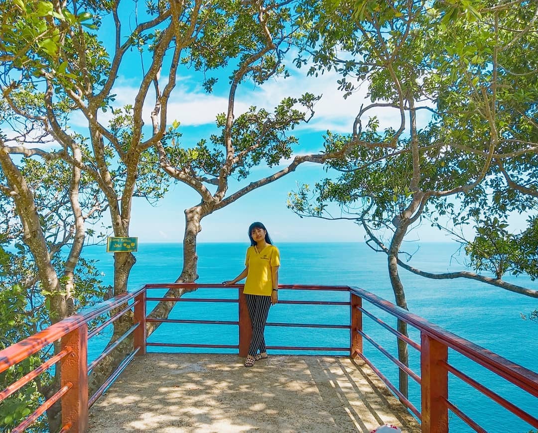 Mengenal Pantai, Rute dan Akses, Mengulik Keindahan, Keunikan Pantai, Aktifitas Menarik, Fasilitas Yang Ada