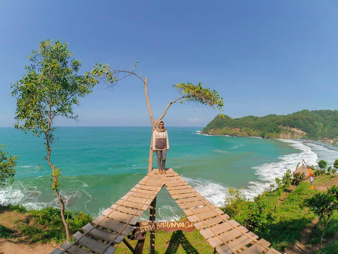 Harga Tiket Masuk, Fasilitas, Sejarah Asal Usul, Keindahan dan Potensi, Rute Menuju Pantai