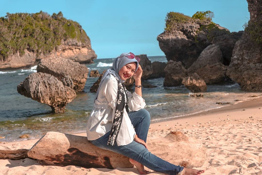 Harga Tiket Masuk, Keindahan Pantai, Tips Mengunjungi , Penginapan , Yang Harus Dibawa , Fasilitas, Rute Menuju Lokasi