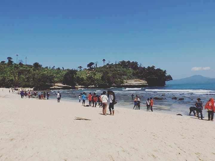 Harga Tiket Masuk, Fasilitas Yang Ada, Mengenal Lokasi, Akses dan Lokasi, Keunikan Pantai, Kegiatan Menarik