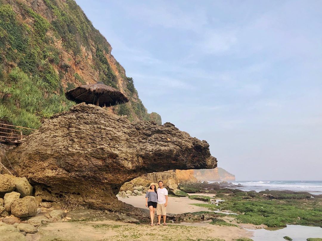 Harga Tiket Masuk, Sesuatu Yang Baru, Keunikan Pantai, Akses Menuju Lokasi, Aktifitas Menyenangkan