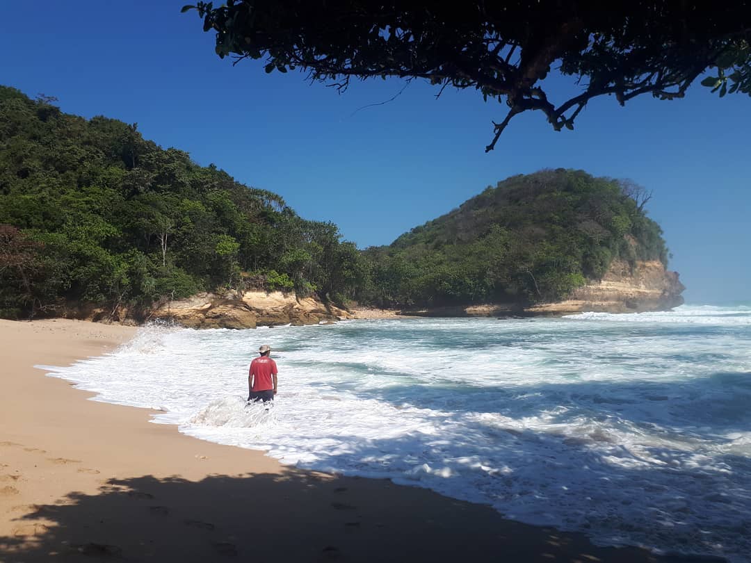 Harga Tiket Masuk, Area Selatan, Keindahan Lokasi, Kelebihan Pantai ini, Rute Menuju Lokasi, Camping Berkemah