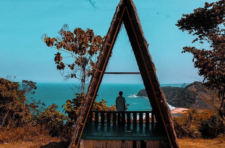 Harga Tiket Masuk, Area Selatan, Keindahan Lokasi, Kelebihan Pantai ini, Rute Menuju Lokasi, Camping Berkemah