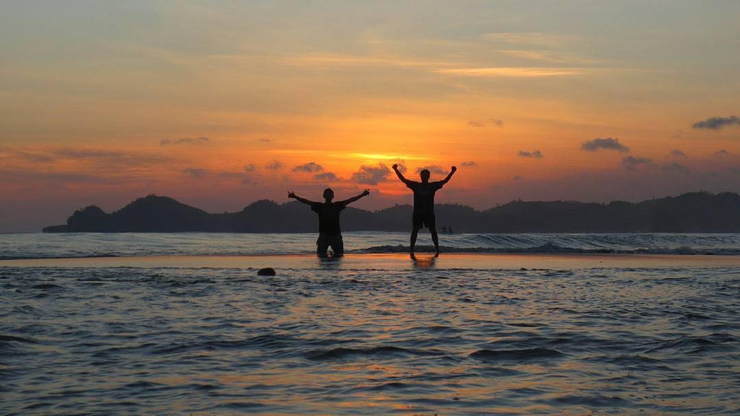 Dua Puluh Pantai, Rute Menuju Pantai , Pesona Keindahan , Harga Tiket Masuk , Fasilitas Yang Ada