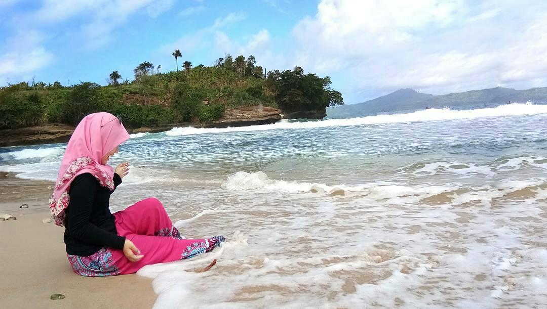 Harga Tiket Masuk, Fasilitas Yang Ada, Mengenal Lokasi, Akses dan Lokasi, Keunikan Pantai, Kegiatan Menarik