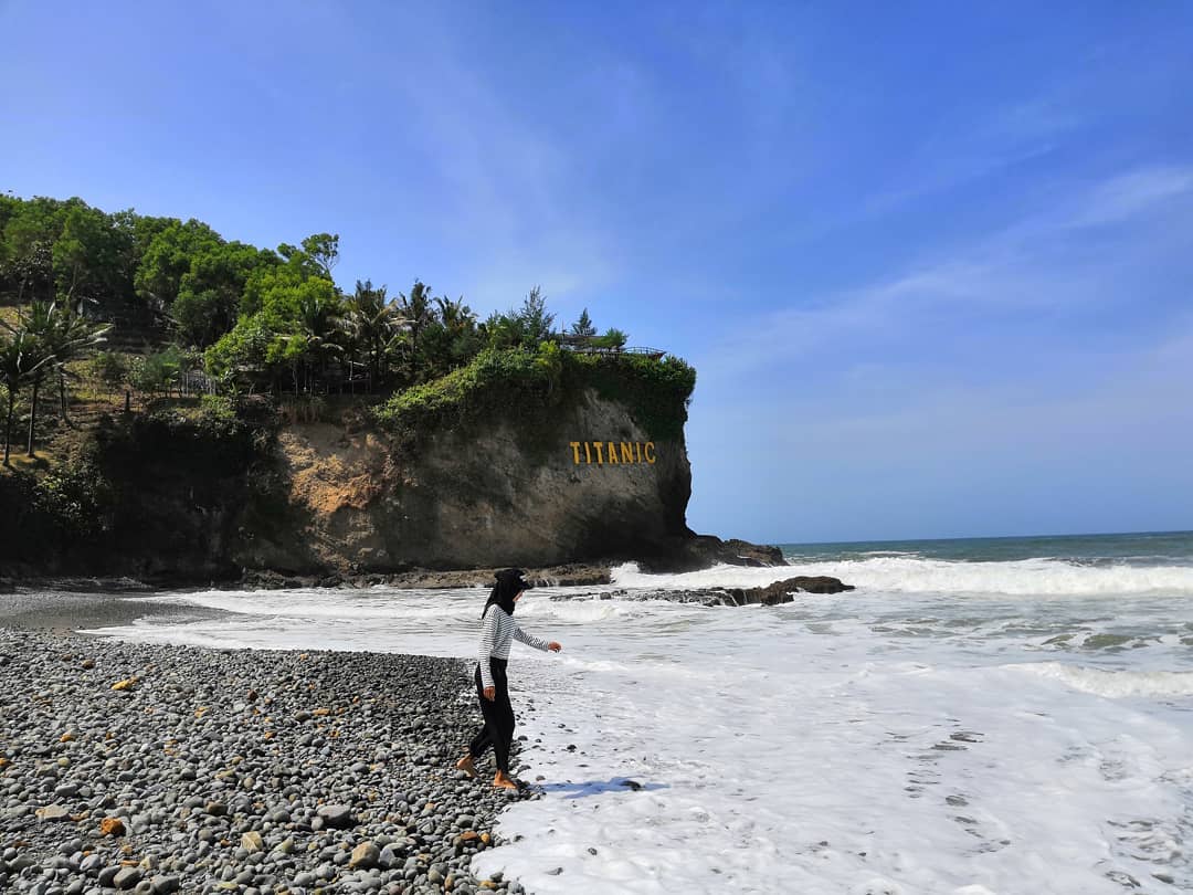 Harga Tiket Masuk, Fasilitas, Sejarah Asal Usul, Keindahan dan Potensi, Rute Menuju Pantai