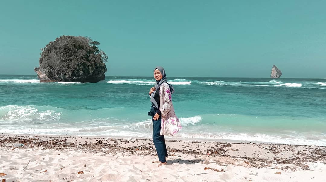 Harga Tiket Masuk, Keindahan Pantai, Tips Mengunjungi , Penginapan , Yang Harus Dibawa , Fasilitas, Rute Menuju Lokasi