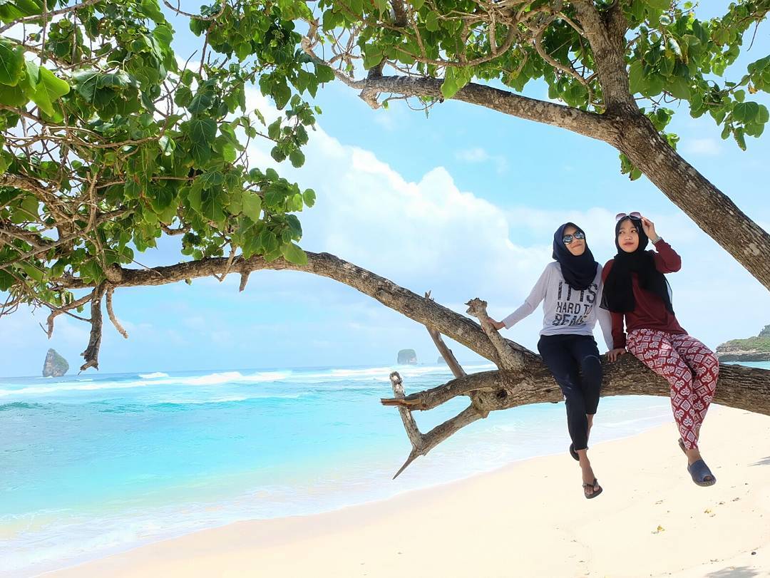 Harga Tiket Masuk, Keindahan Pantai, Tips Mengunjungi , Penginapan , Yang Harus Dibawa , Fasilitas, Rute Menuju Lokasi