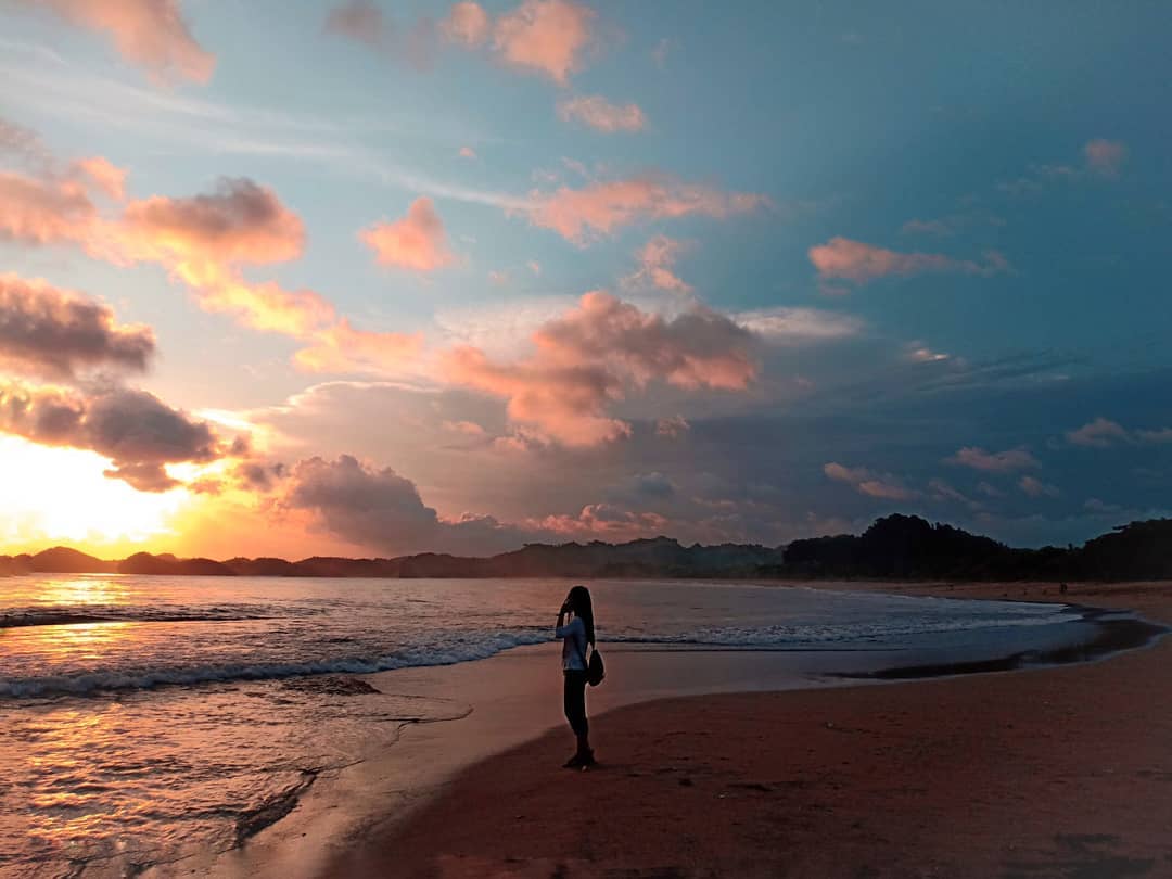 Dua Puluh Pantai, Rute Menuju Pantai , Pesona Keindahan , Harga Tiket Masuk , Fasilitas Yang Ada
