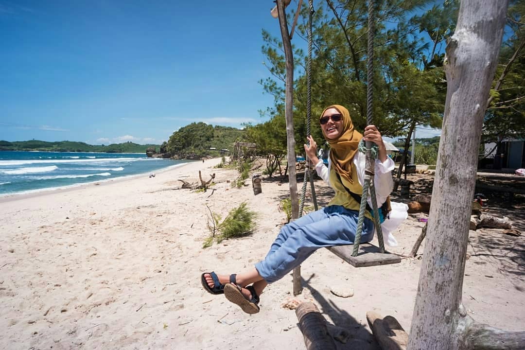 Harga Tiket Masuk, Misteri Desa, Keindahan Pantai , Menelan Korban?, Rute Menuju Pantai , Asal Usul Mistis
