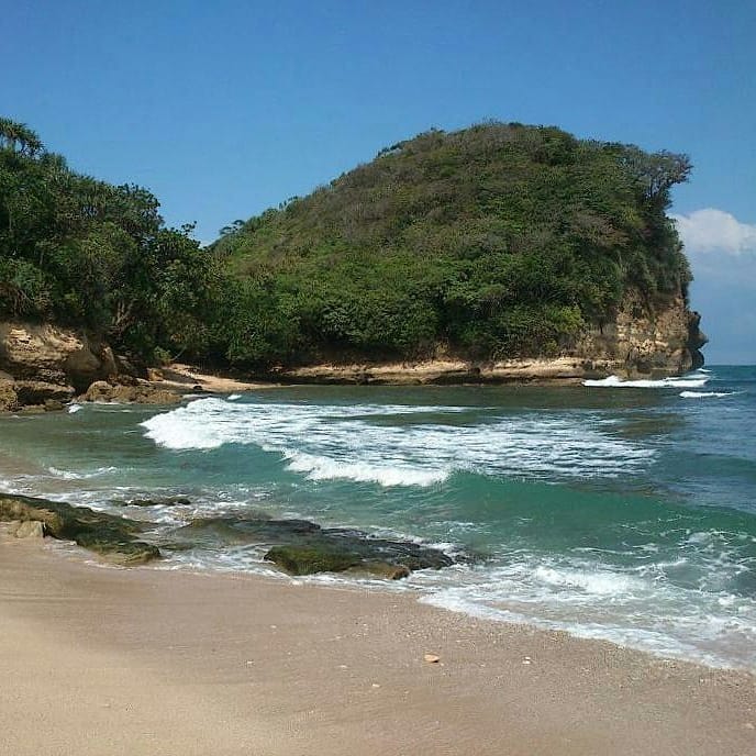 Harga Tiket Masuk, Area Selatan, Keindahan Lokasi, Kelebihan Pantai ini, Rute Menuju Lokasi, Camping Berkemah