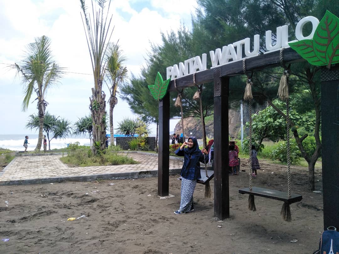 Harga Tiket Masuk, Asal Usul Sejarah, Keindahan dan Potensi, Lokasi Pantai, Jalan Menuju Pantai