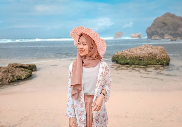Harga Tiket Masuk, Liburan di Jogja, Keindahan Pantai , Garis Pantai Pendek, Rute Menuju Pantai , Perahu Nelayan