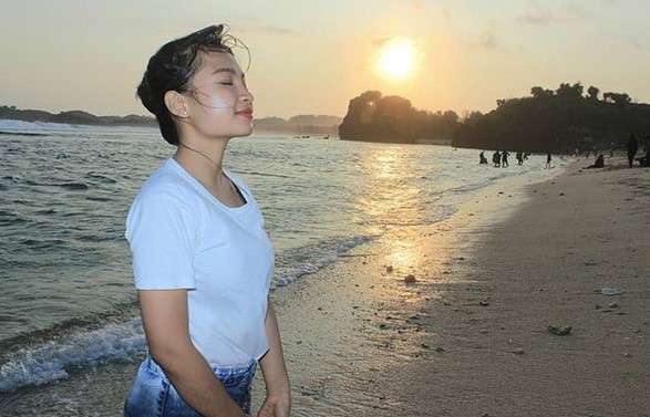 Harga Tiket Masuk, Liburan di Jogja, Keindahan Pantai , Garis Pantai Pendek, Rute Menuju Pantai , Perahu Nelayan