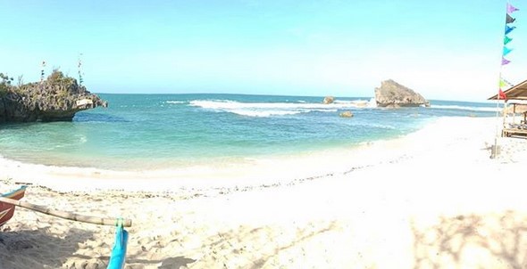 Harga Tiket Masuk, Liburan di Jogja, Keindahan Pantai , Garis Pantai Pendek, Rute Menuju Pantai , Perahu Nelayan
