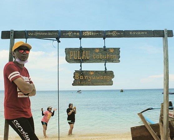 Potensi dan Keindahan Alam , Aktifitas Menarik , 1. Diving dan Snorkeling, 2. Berselancar, Windsurfing dan Kitesurfing , 3. Berkeliling Pulau, 4. Berfoto Ria, Rute Menuju Lokasi