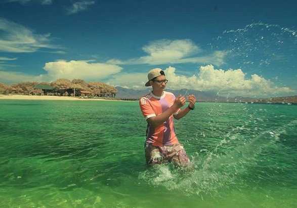 Potensi dan Keindahan Alam , Aktifitas Menarik , 1. Diving dan Snorkeling, 2. Berselancar, Windsurfing dan Kitesurfing , 3. Berkeliling Pulau, 4. Berfoto Ria, Rute Menuju Lokasi