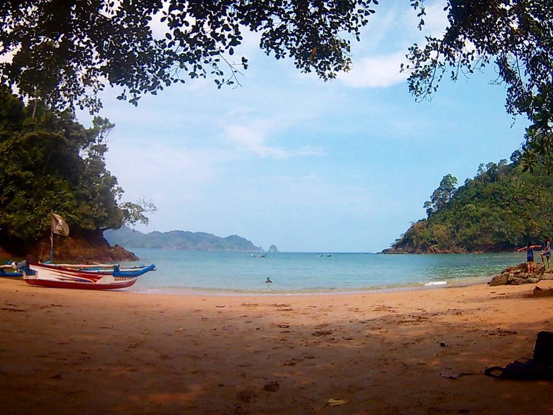 Harga Tiket Masuk, Biaya Snorkeling, Indahnya Pantai, Bermalam di Pantai, Menikmati Keindahan, Wisata Kuliner Lezat, Oleh Oleh Khas, Rute Menuju Pantai, Fasilitas