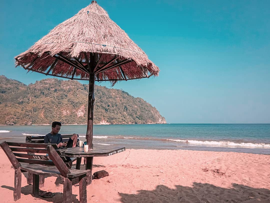 Harga Tiket Masuk, Asal Nama , Indahnya Pantai , Indahnya Air Terjun , Berkemah Camping, Kegiatan Menarik, Wisata Kuliner , Rute Menuju Pantai, Fasilitas Pantai 