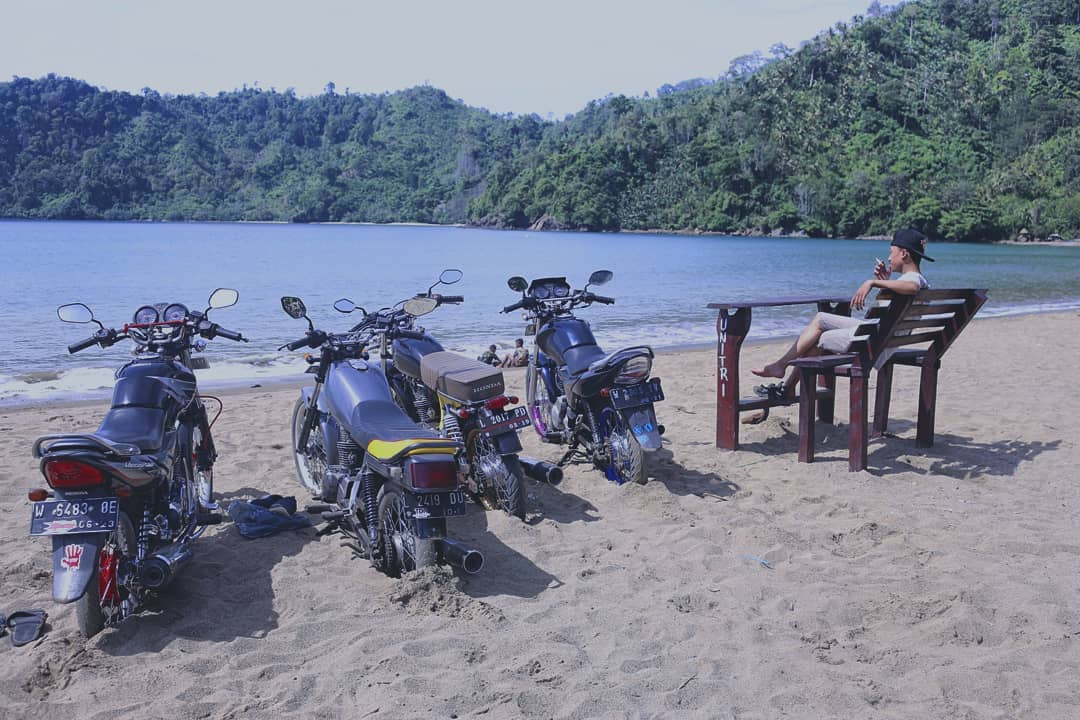Harga Tiket Masuk, Asal Nama , Indahnya Pantai , Indahnya Air Terjun , Berkemah Camping, Kegiatan Menarik, Wisata Kuliner , Rute Menuju Pantai, Fasilitas Pantai 