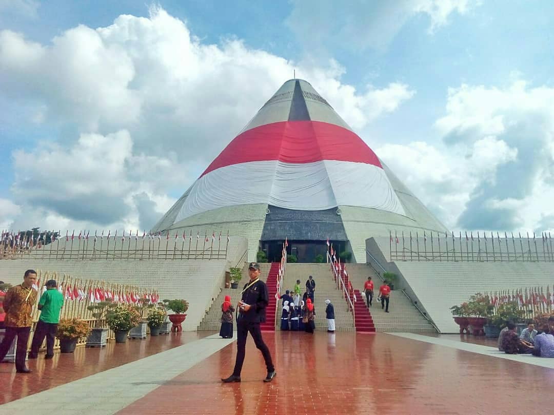 Harga Tiket Masuk, Buka Jam Berapa, 1. Lantai Pertama, 2. Lantai Kedua, 3. Lantai Ketiga, Taman Lampion, Penginapan Hotel