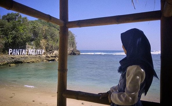 Sejarah dan Cerita Angker, Keindahan dan Potensi, Rute Dari Surabaya, Jam Buka, Harga Tiket Masuk