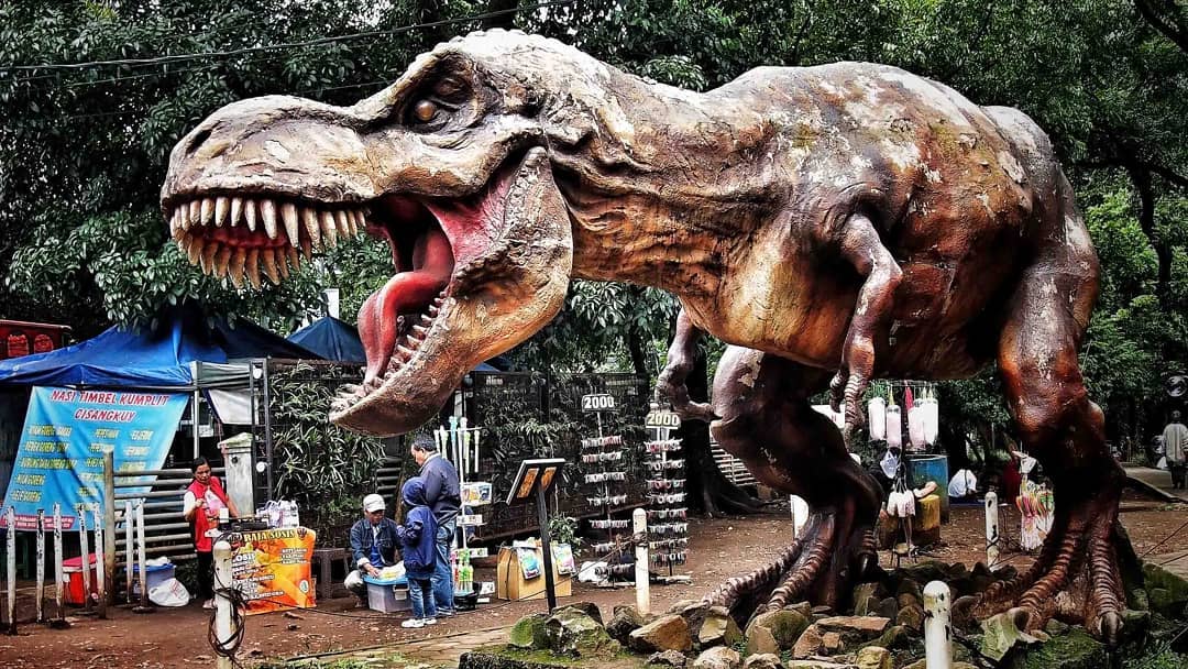 Harga Tiket Masuk, Sekilas Sejarah, Keindahan Taman, Misteri Taman, Fasilitas Yang Ada
