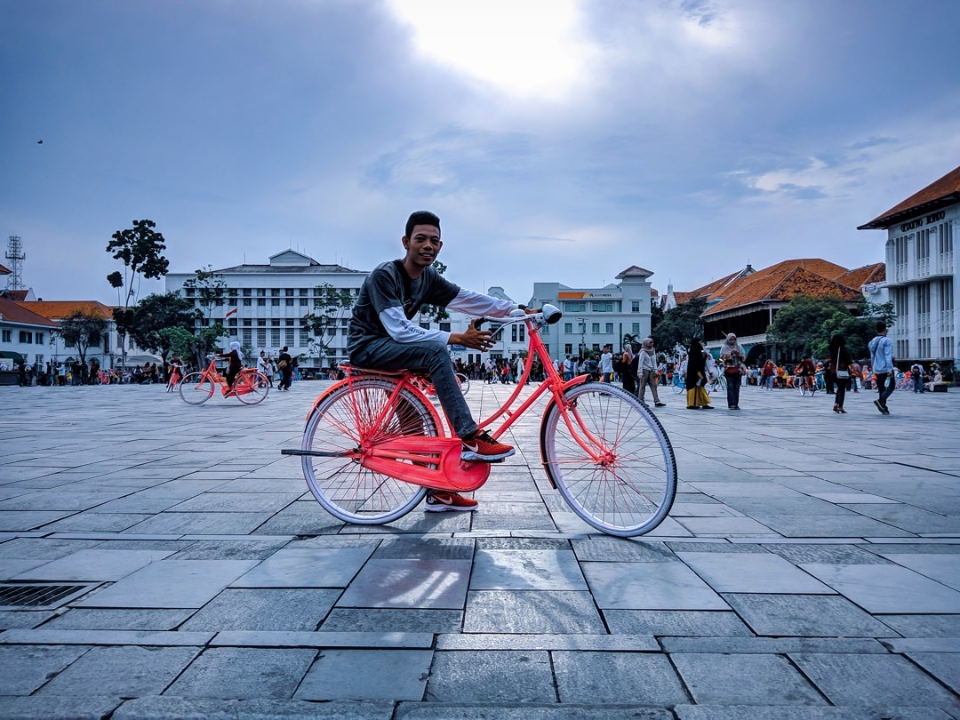 1. Museum Bank Indonesia, 2. Museum Sejarah Jakarta atau Museum Fatahilah, 3. Museum Wayang, 4. Museum Seni Rupa dan Keramik, 5. Museum Bahari, 6. Petak Sembilan Pecinan, 7. Menara Syahbandar, 8. Pelabuhan Sunda Kelapa, 9. Toko Merah, 10. Stasiun Kereta Api Kota 