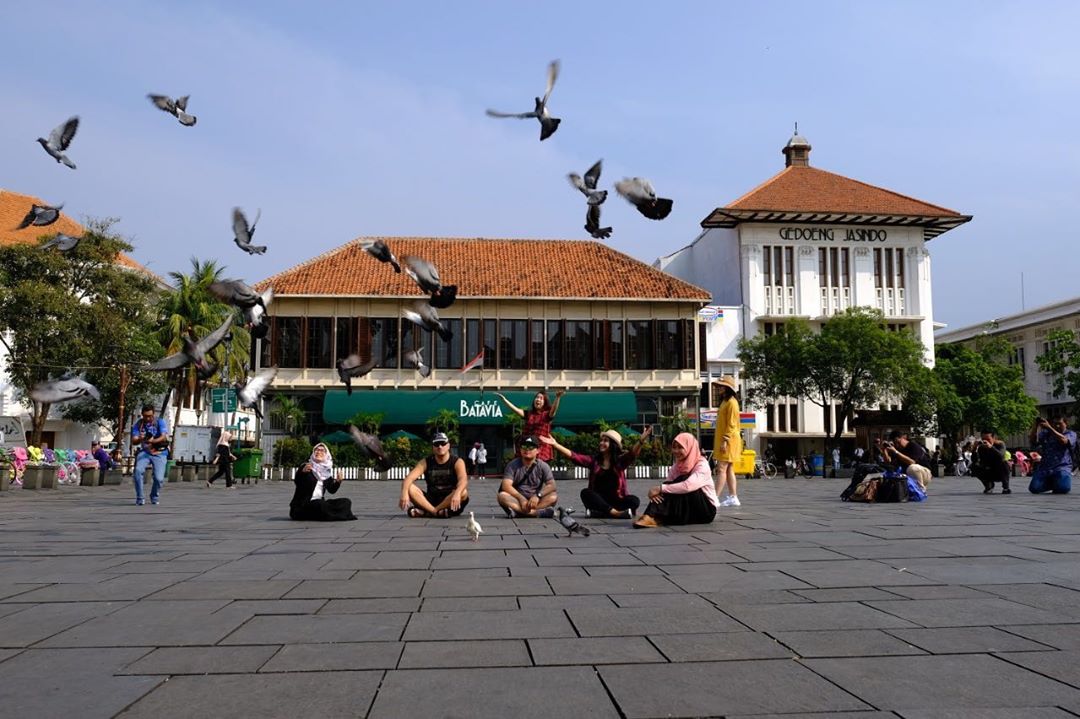 1. Museum Bank Indonesia, 2. Museum Sejarah Jakarta atau Museum Fatahilah, 3. Museum Wayang, 4. Museum Seni Rupa dan Keramik, 5. Museum Bahari, 6. Petak Sembilan Pecinan, 7. Menara Syahbandar, 8. Pelabuhan Sunda Kelapa, 9. Toko Merah, 10. Stasiun Kereta Api Kota 