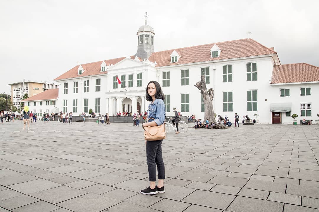 1. Museum Bank Indonesia, 2. Museum Sejarah Jakarta atau Museum Fatahilah, 3. Museum Wayang, 4. Museum Seni Rupa dan Keramik, 5. Museum Bahari, 6. Petak Sembilan Pecinan, 7. Menara Syahbandar, 8. Pelabuhan Sunda Kelapa, 9. Toko Merah, 10. Stasiun Kereta Api Kota 