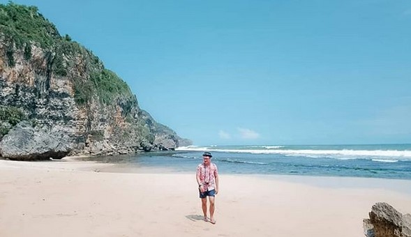 Rute Menuju Lokasi, Pesona Pantai, Fasilitas dan Kegiatan, Camping Ngecamp, Hunting Foto, Harga Tiket Masuk