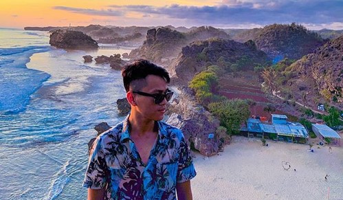 Rute Menuju Lokasi, Pesona Pantai, Fasilitas dan Kegiatan, Camping Ngecamp, Hunting Foto, Harga Tiket Masuk